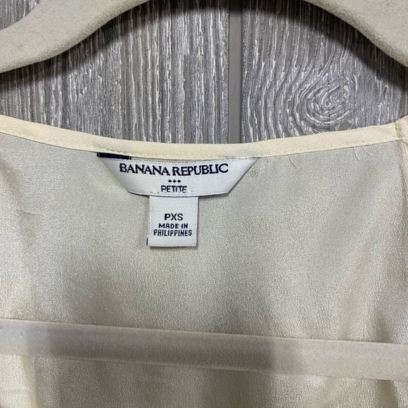 Banana Republic Ivory Ruffle Blouse NWOT Size PXS - Picture 3 of 4